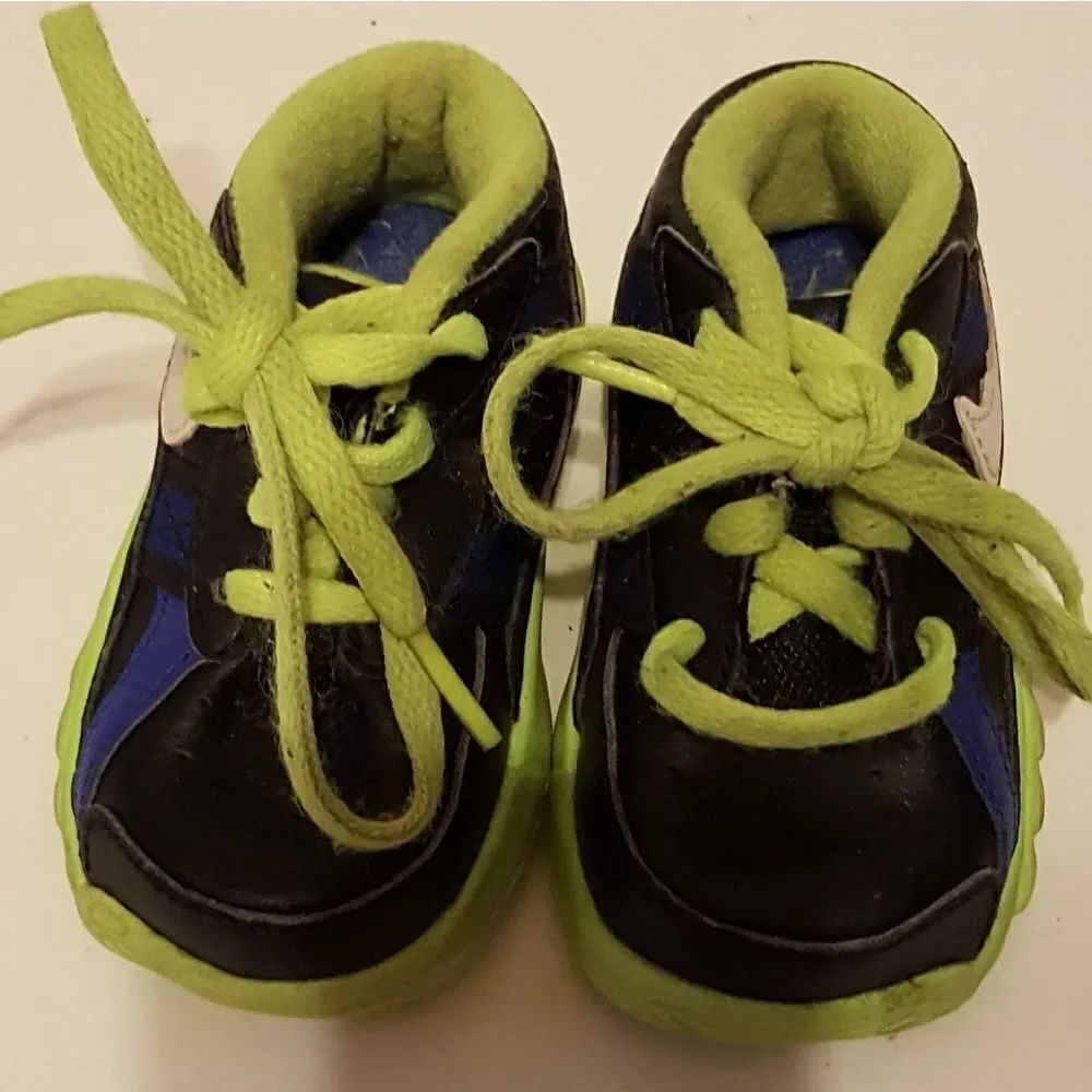 Boys Nike tennis shoes size 4c